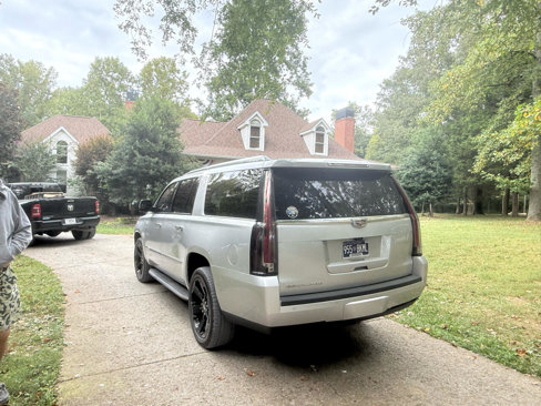 Used 2019 Cadillac Escalade ESV Premium Luxury w/ LPO, Radiant Package image 4