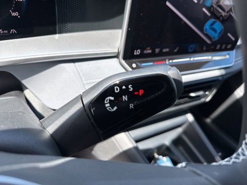 New 2025 Volkswagen Tiguan SE image 21