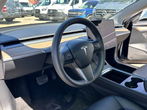 Used 2023 Tesla Model 3 Standard Range image 9