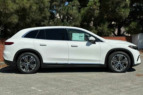 New 2026 Mercedes-Benz EQS 400 4MATIC SUV image 3
