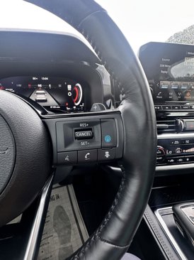 Used 2022 Nissan Pathfinder Platinum image 32