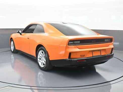 Used 2025 Dodge Charger R/T w/ Sun & Sound Package image 4