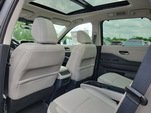New 2025 Nissan Pathfinder SL image 14