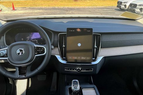 New 2026 Volvo XC90 B5 Core w/ Protection Package Premier image 8