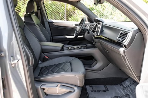 Used 2024 Volkswagen Atlas Cross Sport SE w/ Panoramic Sunroof Package image 42