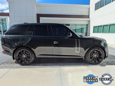 Certified 2025 Land Rover Range Rover SE image 3