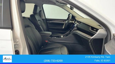 Used 2023 Jeep Grand Cherokee Limited w/ Black Appearance Package image 42