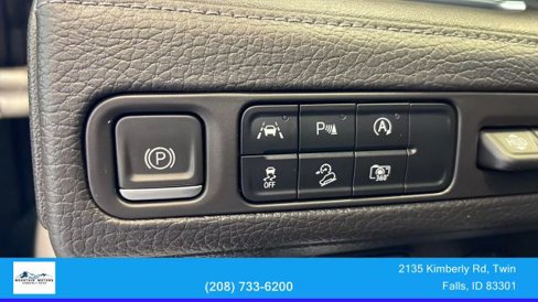 Used 2023 GMC Yukon XL Denali image 21
