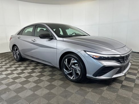 Certified 2025 Hyundai Elantra SEL image 33