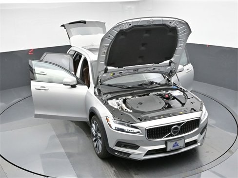 Used 2024 Volvo V90 B6 Cross Country Ultimate image 50