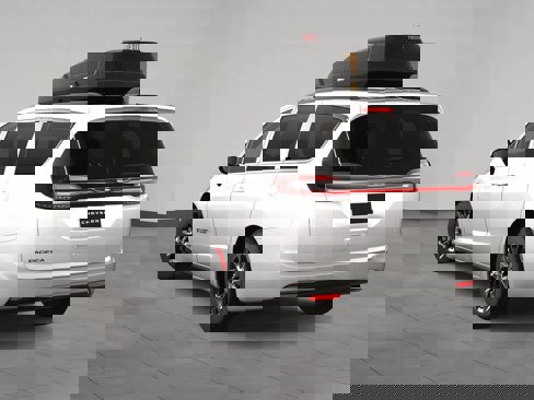 New 2025 Chrysler Pacifica Select w/ Fav Edition Package image 4