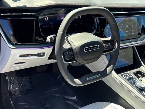 Used 2025 Jeep Wagoneer Limited image 9