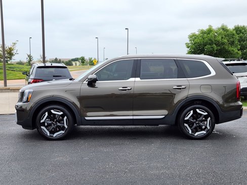 Used 2025 Kia Telluride S image 2