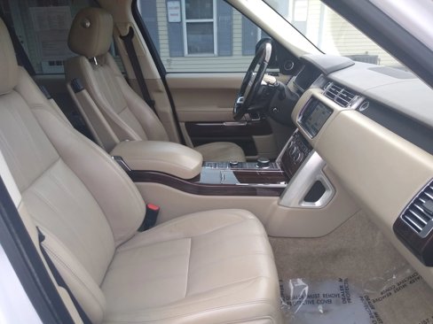 Used 2016 Land Rover Range Rover HSE image 16