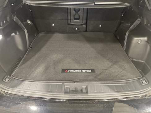 New 2025 Mitsubishi Outlander SE image 10