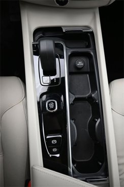 Used 2024 Volvo XC60 T8 Plus w/ Protection Package Premier image 10