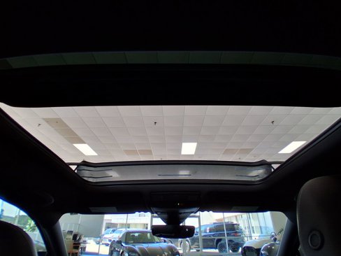 Used 2022 Volkswagen Tiguan SE R-Line image 21