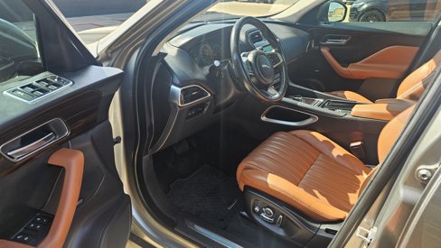 Used 2018 Jaguar F-PACE Portfolio image 24