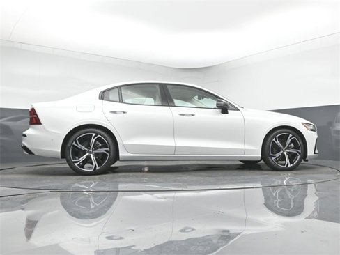 Used 2025 Volvo S60 B5 Plus w/ Climate Package image 44