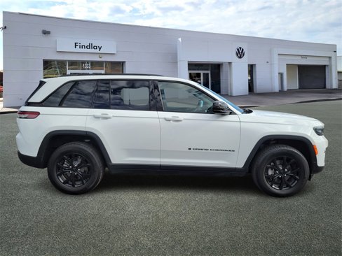 Used 2024 Jeep Grand Cherokee Altitude image 3