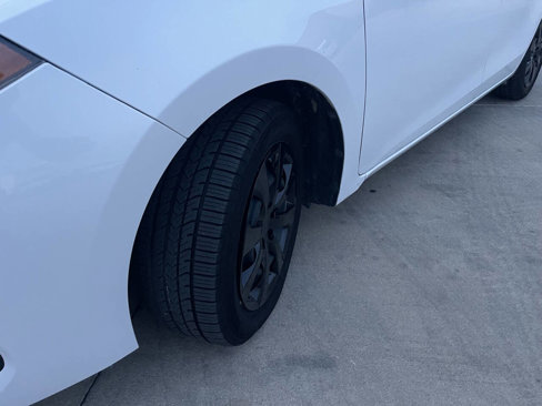 Used 2018 Toyota Corolla LE image 32
