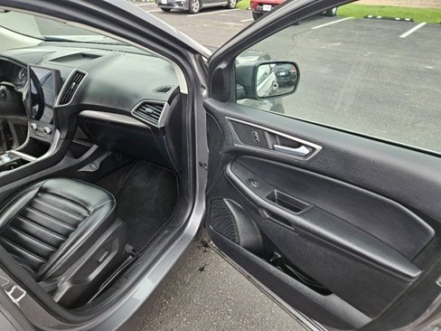 Used 2023 Ford Edge SEL image 16