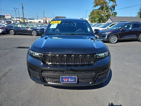 Used 2024 Jeep Grand Cherokee L Laredo image 2