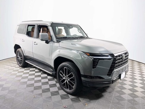Used 2024 Lexus GX 550 image 3