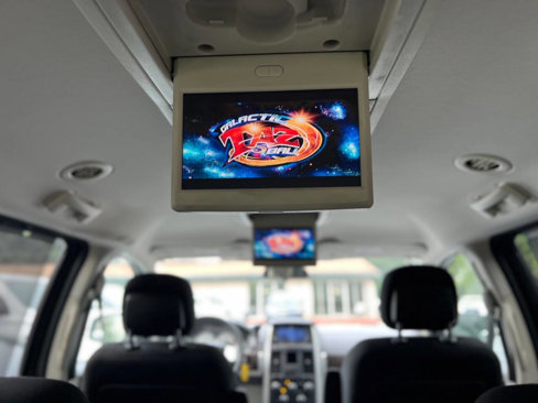 Used 2010 Dodge Grand Caravan Crew w/ Entertainment Group 2 image 20