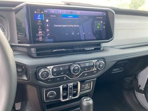 Used 2024 Jeep Wrangler Unlimited Sahara image 11