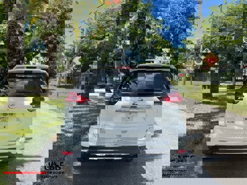 Used 2017 Nissan Rogue S image 6