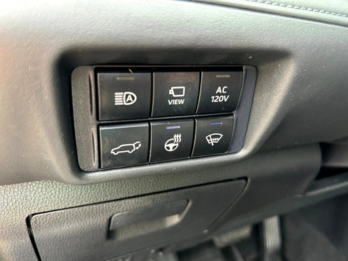 Used 2021 Toyota Highlander Platinum image 10