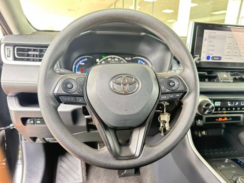 Used 2025 Toyota RAV4 LE image 28