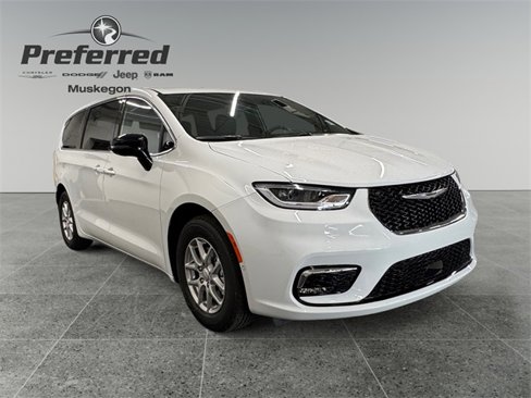 New 2026 Chrysler Pacifica Select image 3