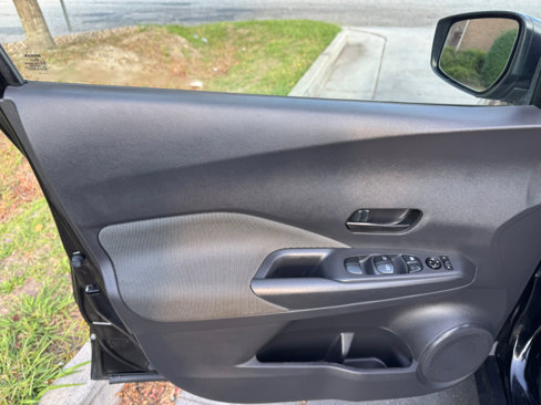 Used 2019 Nissan Kicks S image 11