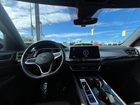 Used 2025 Volkswagen Atlas Cross Sport SE image 33