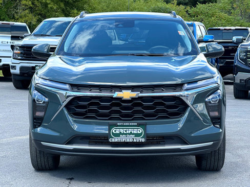 Used 2025 Chevrolet Trax LT image 2