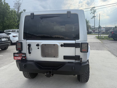 Used 2012 Jeep Wrangler Unlimited Rubicon w/ Connectivity Group image 6