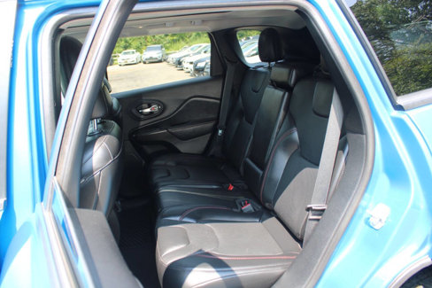 Used 2020 Jeep Cherokee Trailhawk image 29