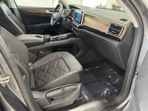 Used 2024 Volkswagen Atlas SE image 38