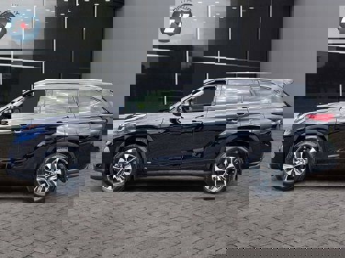 Used 2022 Toyota Highlander XLE image 2
