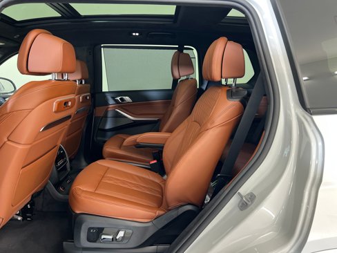 New 2026 BMW X7 M60i image 14