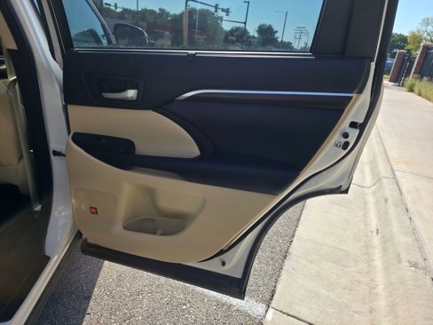 Used 2015 Toyota Highlander Limited image 27