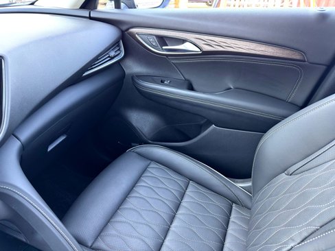 Used 2023 Buick Envision Avenir image 37