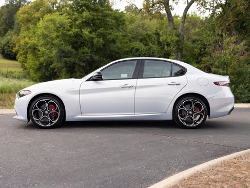 New 2025 Alfa Romeo Giulia AWD image 5