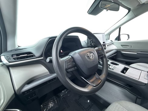 Used 2022 Toyota Sienna LE image 12