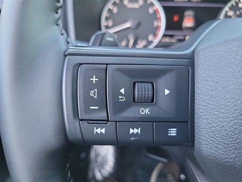 Certified 2025 Nissan Rogue SV image 5