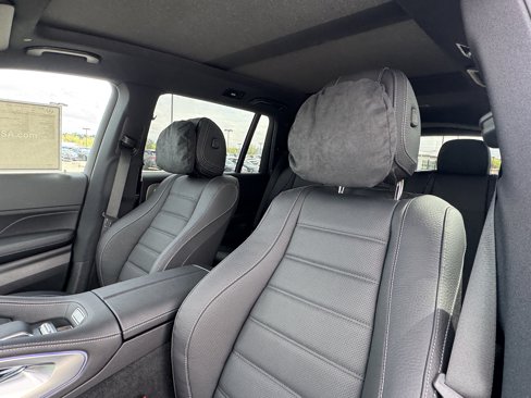 New 2026 Mercedes-Benz GLS 580 4MATIC image 19