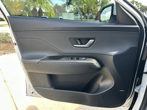 Used 2025 Hyundai Kona Limited image 24