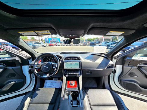Used 2019 Jaguar F-PACE R-Sport image 24